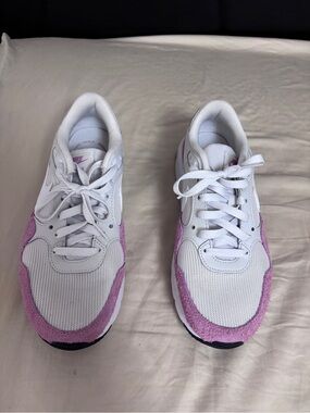 Nike Women’s White & Lavender Low-Top Sneakers